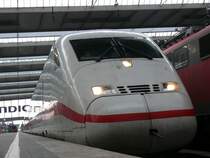 ICE 2 ist gerade in M�nchen Hbf angekommen, 5.4.2009
