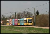 Wagen 704 der MVV im Niemandsland. Hinter dem Wagen liegt Vogelstang und K�fertal, in Fahrtrichtung rechts liegt Feudenheim und Wallstadt und vor dem Wagen liegt auch Wallstadt... 03. April 2009