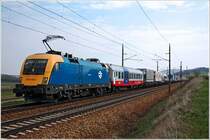 Den gr��ten Teil seiner Strecke hatte die aus Kiskundoroszma kommende RoLa 41302 schon hinter sich, in etwa 3 Stunden wird er den Zugendbahnhof Wels erreichen. Ich konnte diesen Zug zwischen Neulengbach und Ollersbach bildlich festhalten. 08.04.2009