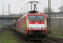 Die Tulpe 189 065-6 mit einem nicht enden wollenden G�terzug durch Oberhausen Sterkrade am 07.04.2009