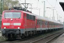 Die 111 118-5 auf dem RE5 Verst�rker von D�sseldorf nach Emmerich in Oberhausen Sterkrade am 07.04.2009