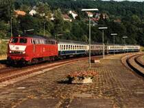 215 134-8 mit E 3652 zwischen Trier und K�ln Hauptbahnhof auf Bahnhof Bitburg-Erdorf am 04-09-1994. Bild und scan: Date Jan de Vries.