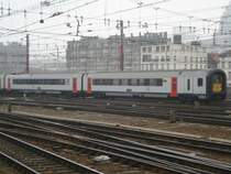 Ein IC-Triebzug der Baureihe 96 (96 510) f�hrt am 04.04.09 in Bruxelles Midi ein.