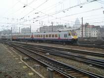 Ein Break-Triebzug der Baureihe 80 (80 331) f�hrt am 04.04.09 in Bruxelles Midi ein.