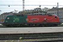 �BB 1016 025-7  Portugal  macht sich bereit um sich an ihren OEC 566  Stadt Innsbruck  nach Bregenz zu setzen. Aufgenommen im Bahnhof Wien West am 05.04.2009.