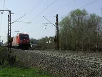 185 222-7 zieht am 9.4.2009 einen leeren Kohle-Gz �ber die Filsbahn in Richtung Ulm. Aufgenommen kurz nach der Durchfahrt des Bahnhofes von G�ppingen.