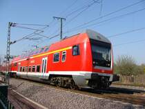 Die Regionalbahn von Braunschweig Hbf nach Magdeburg Hbf mit Steuerwagen voraus kurz vor ihrem Ziel. Fotografiert am 10.04.2009 in H�he Platz des 17. Juni/Sachsenring. 