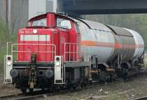 Die 294 831-3 rangiert am 07.04.2009 in Oberhausen Sterkrade