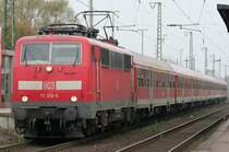 Die 111 010-5 einem RE5 Verst�rker von D�sseldorf nach Emmerich am 07.04.2009 in Oberhausen Sterkrade