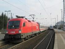 1016 024-0 steht am 31.03.09 mit IC 2082  K�nigssee  Bertesgarden - Hamburg-Altona in L�neburg zur Weiterfahrt Richtung Hamburg-Harburg bereit.