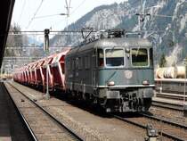 SBB - Re 6/6  11662 mit G�terzug im Bahnhof G�schenen am 08.04.2009