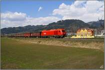 Diesellok 2016 049 f�hrt mit Leerzug 58252 von P�ls nach Zeltweg.
Im Hintergrund ist die Karl August Villa in Fohnsdorf zu sehen.
8.4.2009