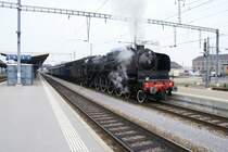 241.A.65 macht nach kurzem Aufenthalt das Gleis frei f�r die regul�ren THURBO-Z�ge. Romanshorn, 4.4.09.