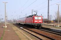 143 929 schiebt am 04.04.09 die RB von Wei�enfels nach Leipzig aus Gro�korbetha.
