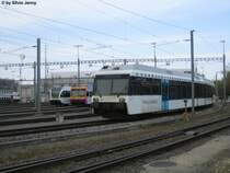 Alle 3 Thurbo-Anstriche auf einem Bild. Links der RABe 526 774-5 mit dem neusten Anstrich, in der Mitte de Bt 50 85 29-34 222-4 mit dem MThB-Anstrich, und rechts der RABe 526 688-7, mit dem sch�nsten Thurbo-Lack, demjenigen mit dem schwindeleregenden Logo und den farbigen Quadr�tchen....