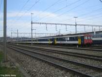 Der RBe 540 014-8 ist schon l�nger im einzigen S33-Umlauf drin, der noch mit dem Doppel-RBe gef�hrt wird. Allerdings wird dieser nur Mo-Fr gebruacht, so dass er den Ostersamstag am 11.4.09 in der UA Oberiwnterthur verbirngt.