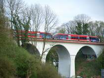 Die Euregiobahn auf dem Viadukt an der Schurzelterstrasse in Aachen Laurensberg