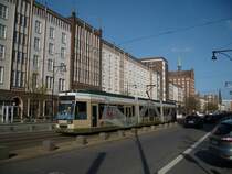 Die  alte  HANSA-Stra�enbahn NGT 666 (6NGTDWE) in der Langen Stra�e.
09.04.09