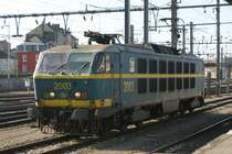 SNCB Serie 20 Nr 2003 wartet auf den Eurocity Iris aus Basel um ihn nach Br�ssel zu ziehen. Aufgenommen am 07.04.2009 im Bahnhof Luxemburg.