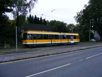 Ein DUEWAG-Stadtbahnwagen M6 der M�lheimer Verkehrsgesellschaft am Hauptfriedhof in M�lheim (Ruhr) am 7. Oktober 2008.