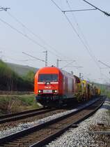 WLE 22, welche am Tag zuvor Richtung Basel fuhr kam heute mit einem nagelneuen Bauzug zur�ck. 15.04.09