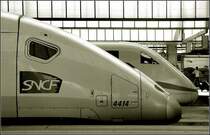 Wer hat die schönere Schnauze? 


Der TGV erinnert mich irgendwie an ein Tier. 

Dazu auch das andere Bild: http://www.bahnbilder.de/name/einzelbild/number/272301/kategorie/Frankreich~TGV~POS.html Damals war der ICE vorne. 

Stuttgart Hauptbahnhof am 10.04.2009 (M)