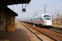 Eine Doppeleinheit des ICE-T durchf�hrt am 04.04.09 auf der Fahrt nach Leipzig den Bahnhof Gro�korbetha. Das ist der erste 415er den ich seit der ICE-Misere gesehen habe!