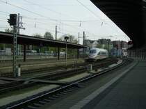 Diese ICE 3-Doppeleinheit f�hrt am 14.4.2009 aus Richtung Augsburg in Ulm ein. Die Hintere Einheit bildet der Triebzug  Schaffhausen . Sie setzen ihre Fahrt wenig sp�ter in Richtung Stuttgart fort.