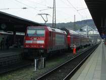 146 204-3 hat den S�dbahn-IRE von der 218 �bernommen und wird angekoppelt. Sie wird den Zug nun bis Stuttgart bringen. Aufgenommen am 14.4.2009 im Ulmer Hauptbahnhof.