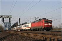 120 150 (9180 6120 150-8 D-DB) �berquerte mit dem InterCity 2121  FEHMRAN , Puttgarden - Frankfurt(Main)Hbf, am Haken die S�derelbbr�cken. (10.04.2009)