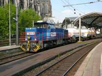 Chemion-Lok  Nicole  275 502-3 durchf�hrt mit 2 Kesselwagen den K�lner HBF. Aufgenommen am 11/04/2009.