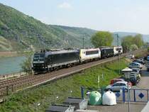 Lokzug mit den beiden neuen SNCB-Loks 1801 und 1804 durchf�hrt linksrheinisch Oberwesel in Richtung Norden. Zuglok ist 185 551. An dritter Stelle 189 409. Aufgenommen am 15/04/2209.
PS : klassiere dieses Bild vorl�ufig auch unter Belgien/E-Loks/BR 18, obwohl diese neue Lok nichts mit der alten belgischen BR 18 zu tun hat. Habe die Admins gefragt, eine  BR 18 neu  anzulegen, um zwischen diesen beiden gleichnamigen Baureihen unterscheiden zu k�nnen. 