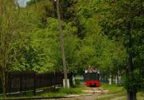 The P5 engine is climbing a long slope in the hot summer.