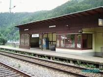 Das Bahnhofsgeb�ude Bf Sch�na im Jahre 2007