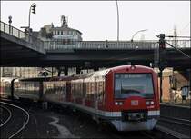 Die beiden 474er (4609) und (4607) verl�sst als S3 den Hamburger Hauptbahnhof nach Neugraben.