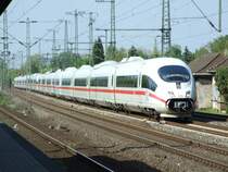 ICE 3 am 19.4.09 in Duisburg-Gro�enbaum