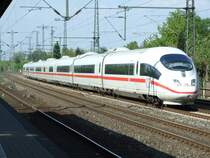 Ein ICE 3 am 19.4.09 in Duisburg-Gro�enbaum