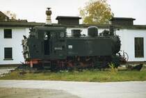 Im Oktober 1993 konnte ich diese Aufnahme auf dem ehemaligen Gel�nde des Wilsdruffer Bahnhofes machen. Die 99 715 auf einem der letzten Gleisst�cke im Bahnhofsbereich 