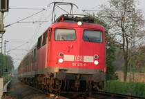 Die 110 415-7 zieht ihren RE4 Verst�rker Richtung Geilenkirchen am 20.04.2009