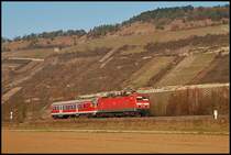 Eine 143er zieht nur einen Steuerwagen nach W�rzburg. Es war eine Art  Maintal-PbZ  :-D. Aufgenommen am 31.12.2008 bei Th�ngersheim.