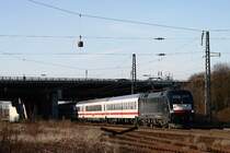 117 014 bef�rdert am 25. Januar 2009 den um rund 15 Minuten versp�teten IC 2055 von Saarbr�cken nach Stuttgart bei Heidelberg Wieblingen in Richtung Heidelberg Hauptbahnhof.