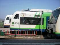 Drei RS1-Z�ge
(von vorne nach hinten:)
- Breisgau-S-Bahn (BSB) richtung Breisach
- Breisgau-S-Bahn (BSB) richtung Freiburg Hbf
- S�dwestdeutsche Verkehrs-Aktiengesellschaft (SWEG) richtung Bahlingen am Kaiserstuhl.

Aufnahme in Gottenheim (15.04.2009)
