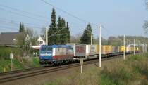 Mein 800. Bild auf Bahnbilder.de! Zusehen ist die 185 513-9  Rostock Port  der TX Logistik mit dem w�chentlichem DGS 43141 ALSK - Verona kurz nach der Durchfahrt in Reinfeld (Holst.) am 15.04.09. Die TX Logistik f�hrt seit der Inbetriebnahme der Elektrifizierung Hamburg - L�beck - Travem�nde im Dezember 2008 f�nf mal w�chentlich pro Richtung den sogenannten  Veronashuttle  mit ihren eigenen Lokomotiven.