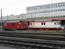 AAR -  G�terloks De 4/4 43 zusammen mit dem De 4/4 45 in Suhr am 07.02.2009