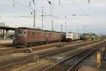 BLS Familientreffen am 18.04.2009 in Basel Badischer Bahnhof. Re 4/4 ; Re 486 ; Re 485 warten auf neue Aufgaben.