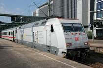 BR 101 034-7 (In Form) kurz vor der Ausfahrt aus dem Stuttgarter Hbf. Am 21.04.2009