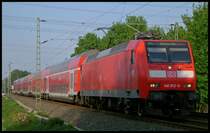 DIE �berraschung schlecht hin! Vor  verwunderung  �ber diese Lok hab ich sogar noch zusp�t abged�rckt :( 146 012 mit dem  Wupper-Express  RE10426 am ehem. B� km 28.899. Leider kam der entsprechende gegenzug, RE10435, wieder mit 111er bespannung zur�ck. 20.4.2009