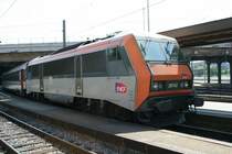 Elektrolok 26142 der SNCF waretet am 27.8.2008 in Basel SNCF auf neue Aufgaben.