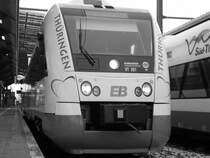 Itino der EIB steht im Winter in Erfurt Hbf.