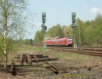 Fr�hling in Oberkotzau, 21.04.2009. Ein 612er in Doppeleinheit, der Sachsen-Franken-Express, kommt von Hof her angefahren. Vorne die Reste des ehemaligen Rangierbahnhofs, wo vor 35 Jahren  schon nichts mehr los war und mein Vater mich als J�ngling auf einer abgestellten verrosteten 01er fotografierte...